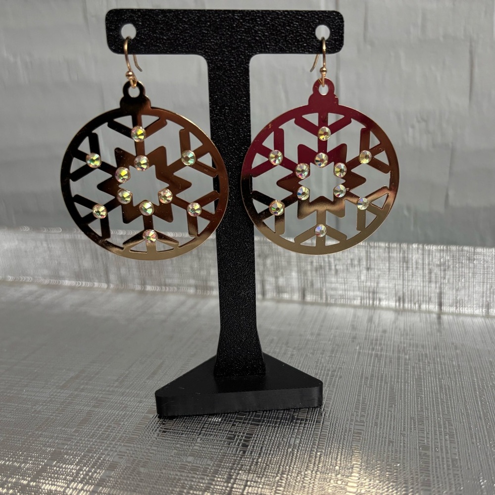 5/$25 (Pick 5 items for $25 Labeled) Goldtone & Sparkle Snowflake Earrings
